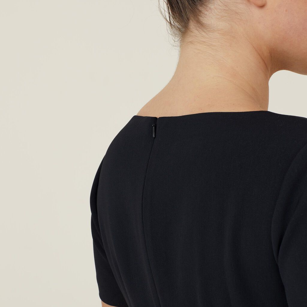 CREPE STRETCH SHORT SLEEVE DRESS