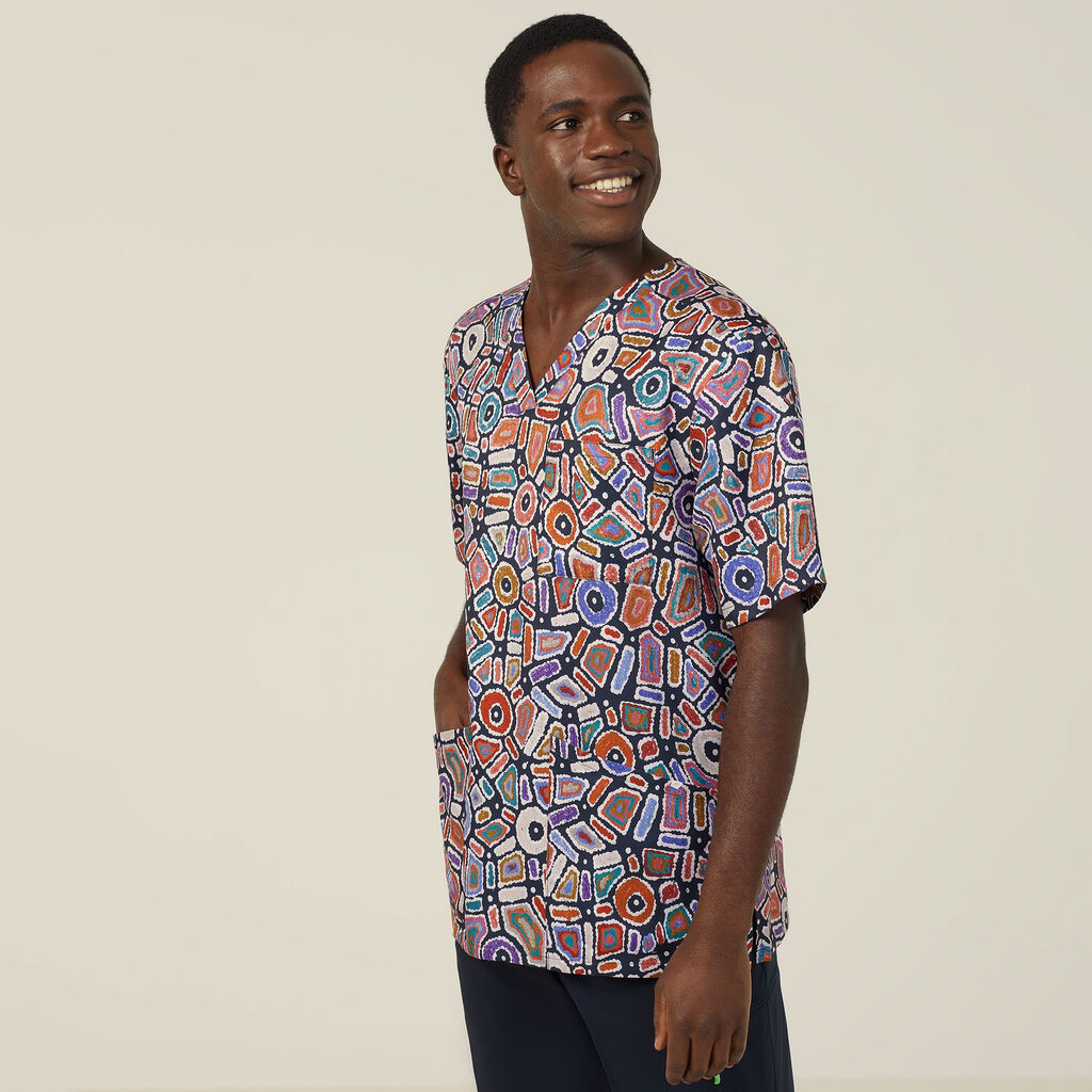 POLYESTER PRINT WATER DREAM INDIGENOUS SCRUB TOP