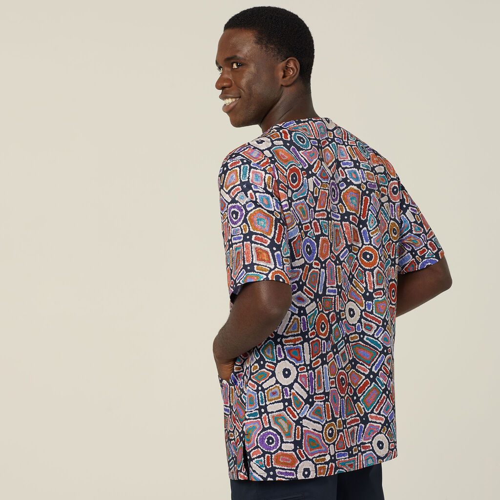 POLYESTER PRINT WATER DREAM INDIGENOUS SCRUB TOP